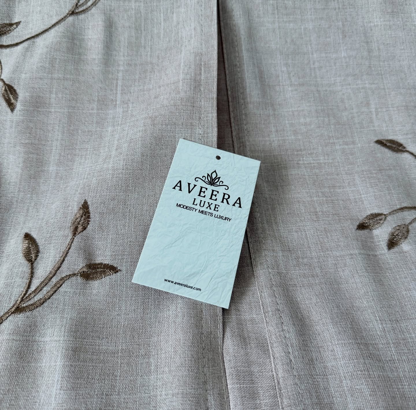 Vine Embroidery Linen-Finish Crepe Abaya