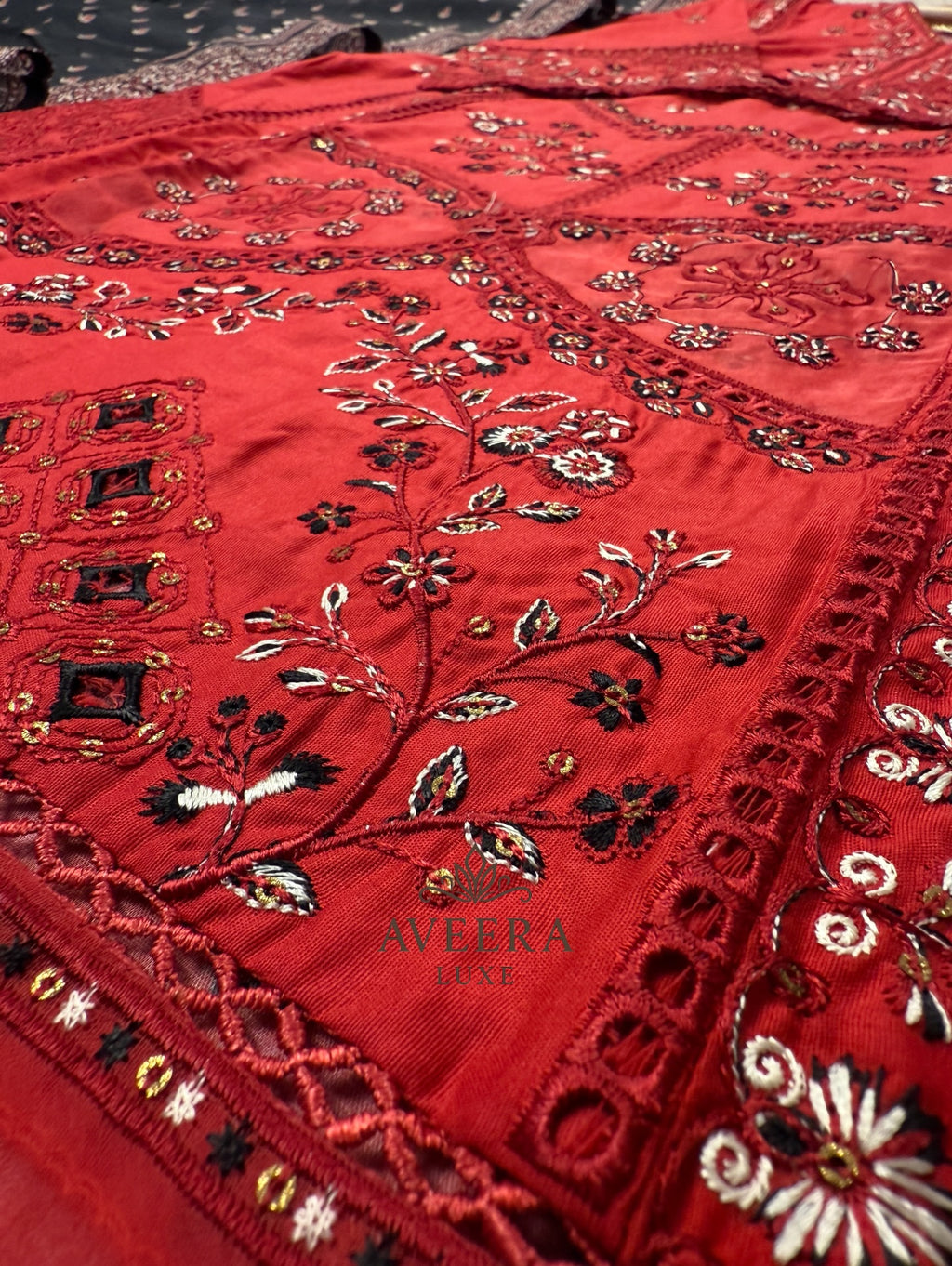 Bin Saeed Luxury Exclusive Cotton Embroidered 3-Piece Stitched Suit 2025 (S/M/L)