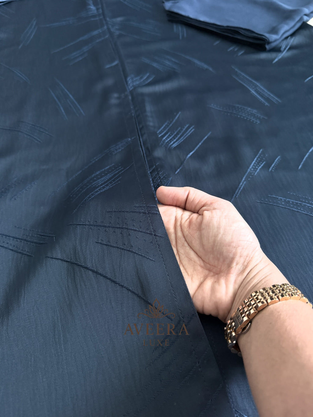 Dubai Jacquard Nida Abaya with Woven Pattern & Free Hijab (Sizes 54/56)