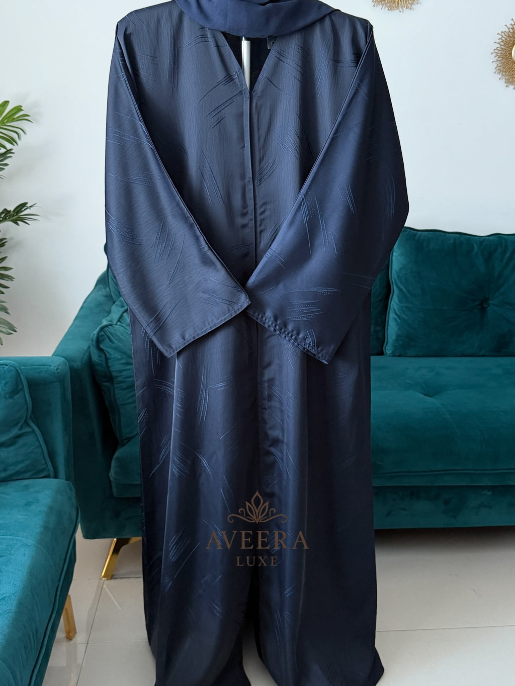 Dubai Jacquard Nida Abaya with Woven Pattern & Free Hijab (Sizes 54/56)