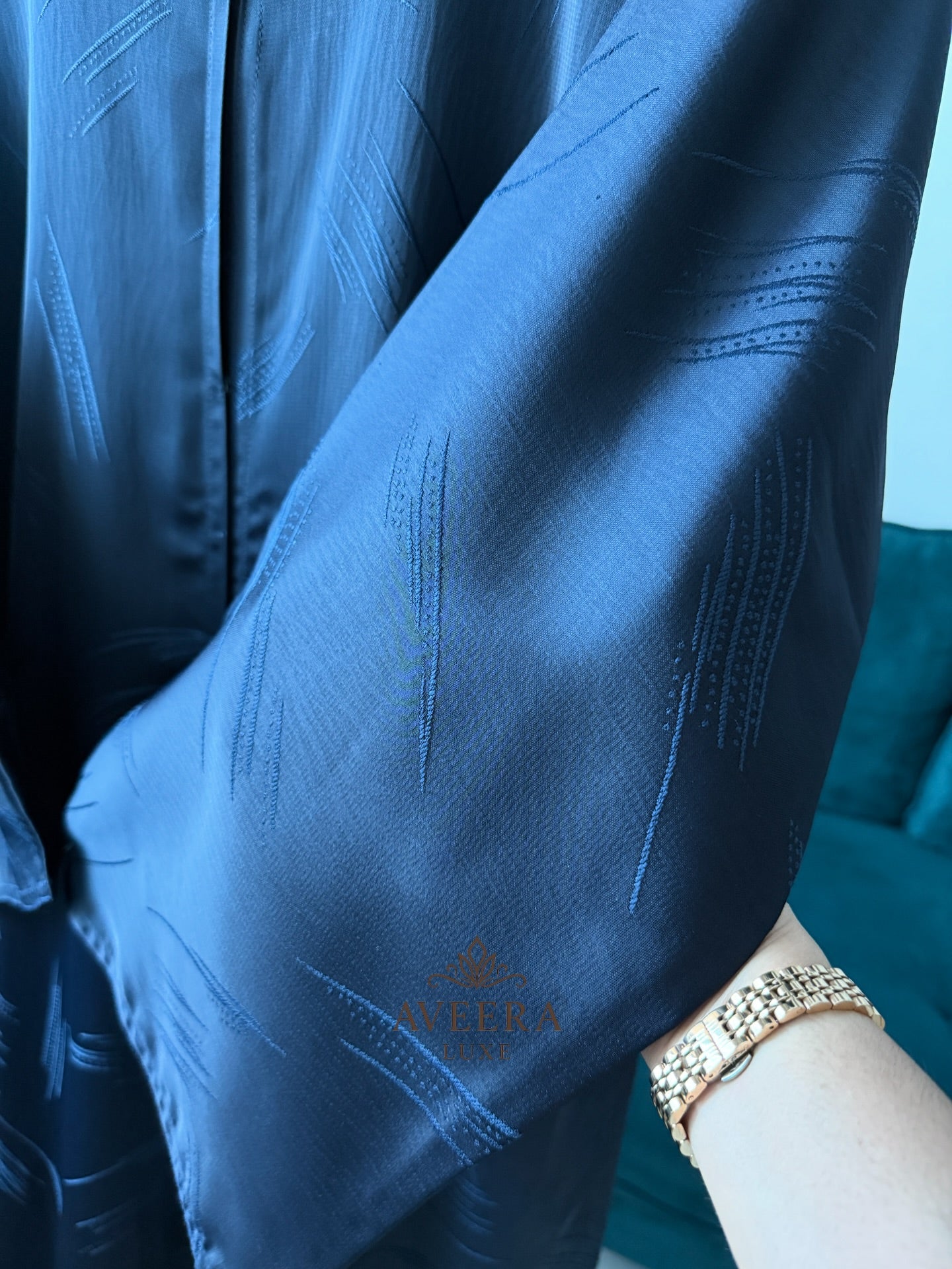 Dubai Jacquard Nida Abaya with Woven Pattern & Free Hijab (Sizes 54/56)