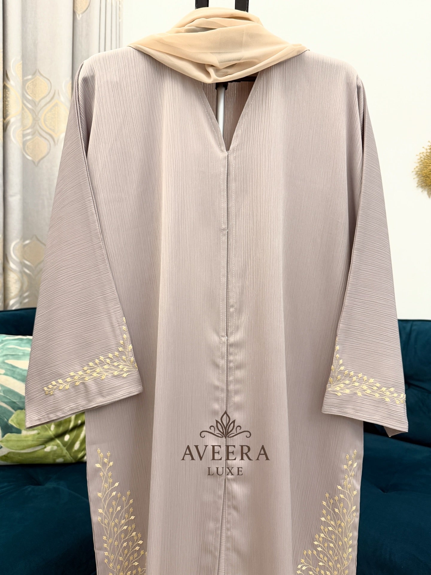 Dubai Latest Design Jimjim Abaya with Delicate Embroidery (Sizes 52/54)