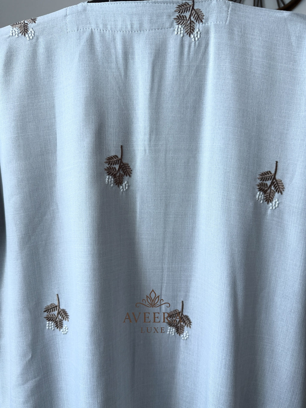 Light Grey Linen-Look Crepe Abaya with Leaf Embroidery & Free Hijab (Sizes 52/54)