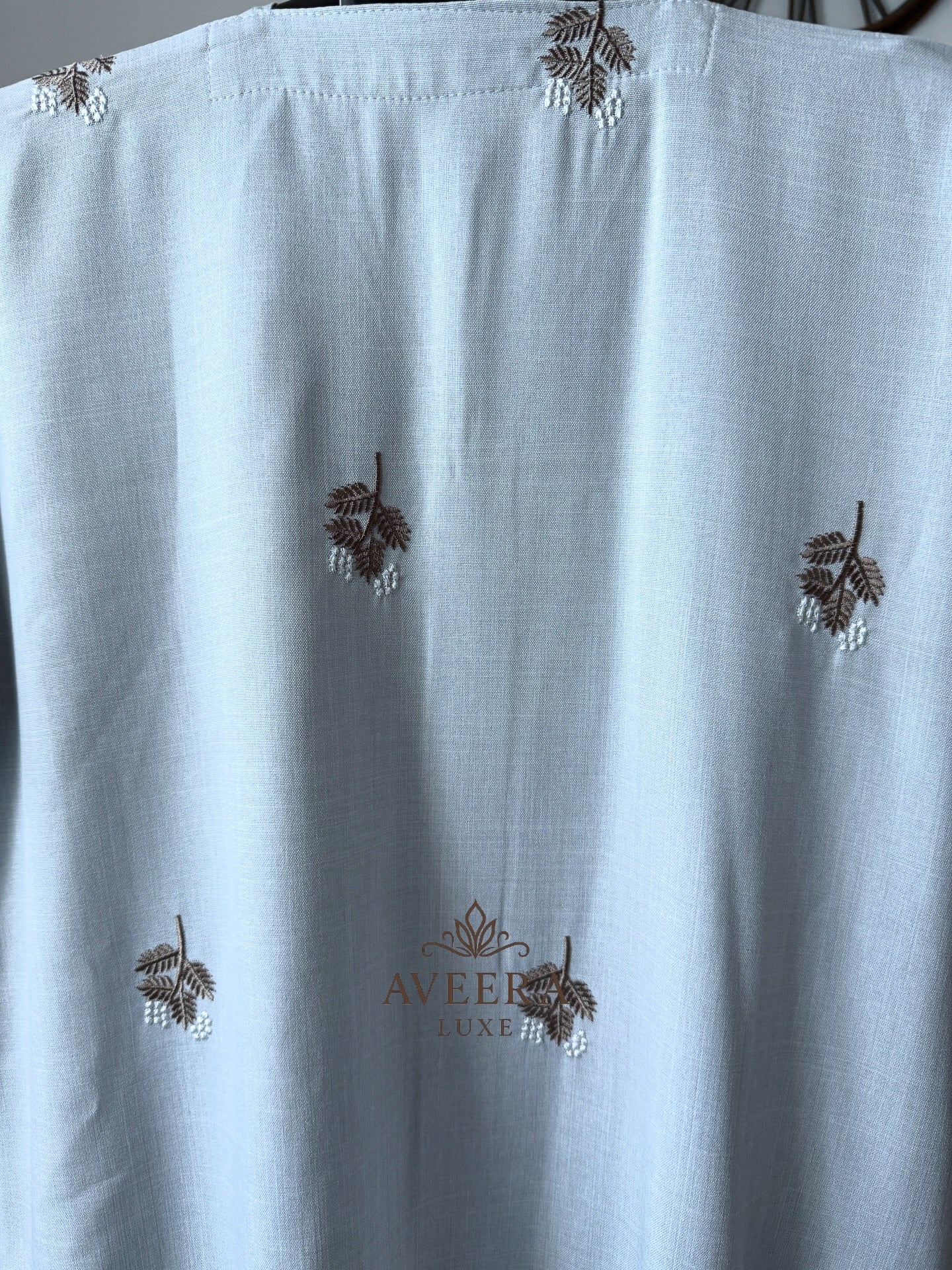 Light Grey Linen-Look Crepe Abaya with Leaf Embroidery & Free Hijab (Sizes 52/54)