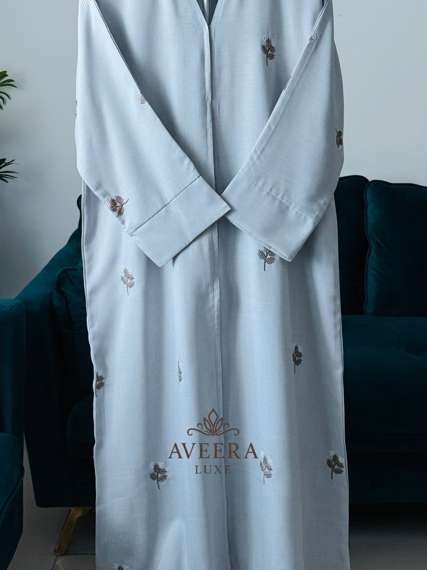 Light Grey Linen-Look Crepe Abaya with Leaf Embroidery & Free Hijab (Sizes 52/54)
